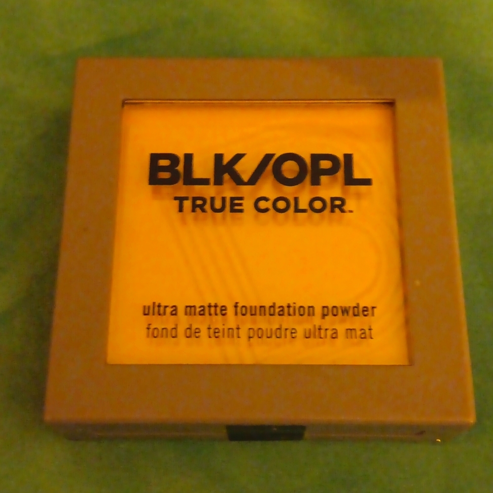 Black Opal Ultra Matte Foundation Powder in Medium new